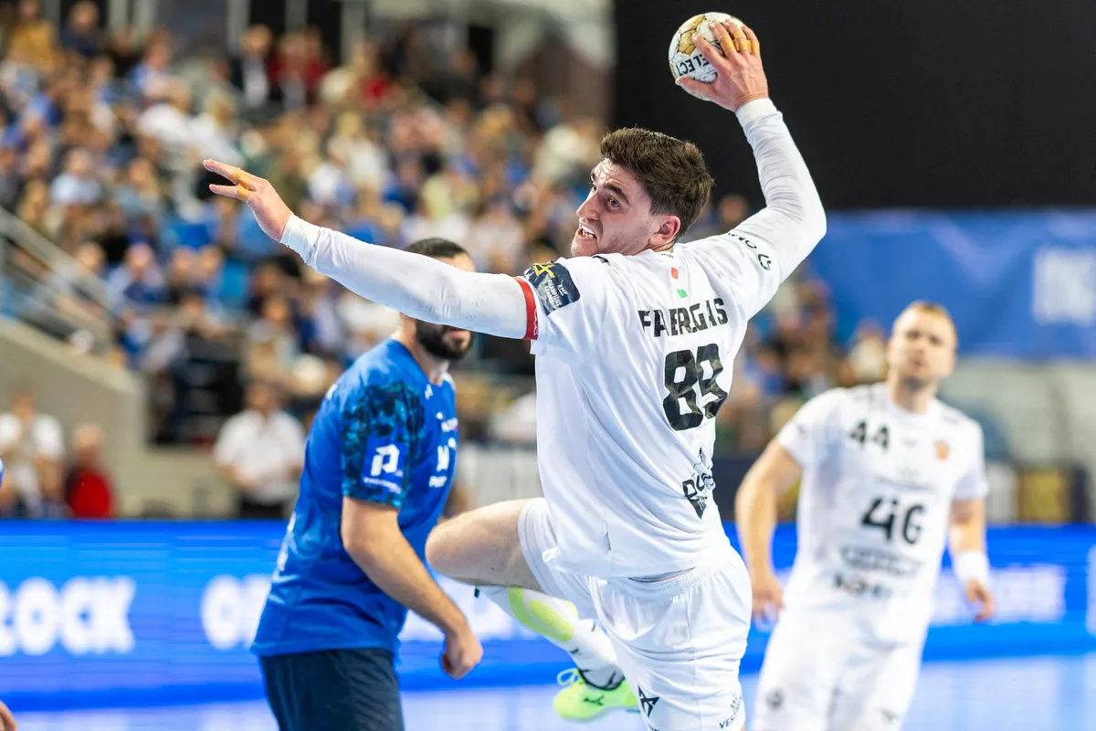 Veszprém, Ludovic Fabregas  is playing during the match EHF Champions League Men match between  Orlen Wisla Plock and Veszprem HC in Plock, Poland on October 30, 2024. (Photo by Andrzej Iwanczuk/NurPhoto) (Photo by ANDRZEJ IWANCZUK / NurPhoto via AFP)