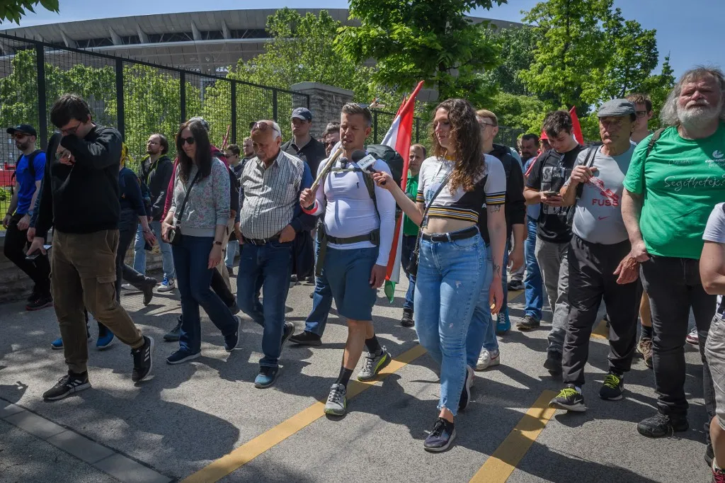 Magyar Péter Budapestről indult Nagyváradra megsérteni a külhoni magyarokat