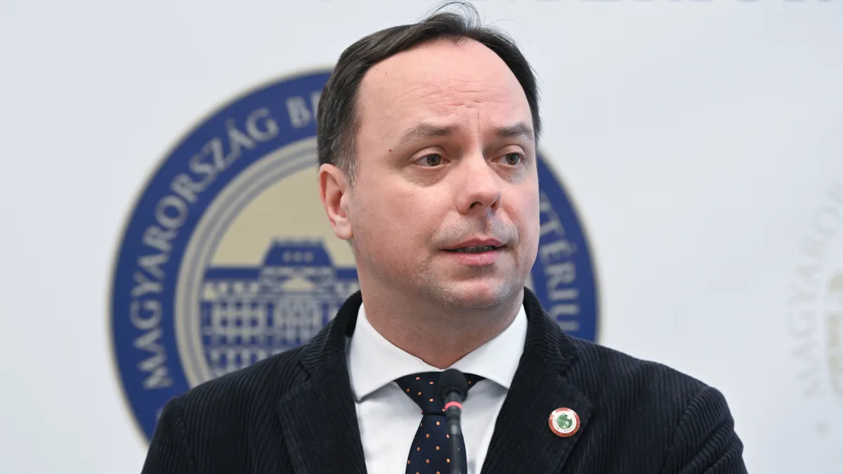 Nyitrai Zsolt figyelmeztet: csalók élnek vissza a Gondosórával és bankkártyaadatokat lopnak