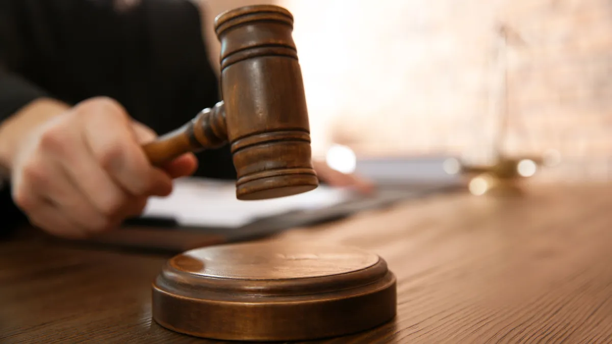Különös indoklással ítélték el a férfit, aki az otthonában akarta felgyújtani a családját