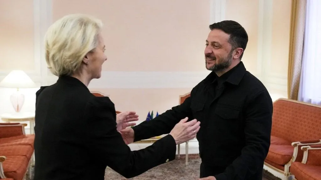 EU, Ursula von der Leyen, az Európai Bizottság elnöke és Volodimir Zelenszkij ukrán elnök (Fotó: AFP)