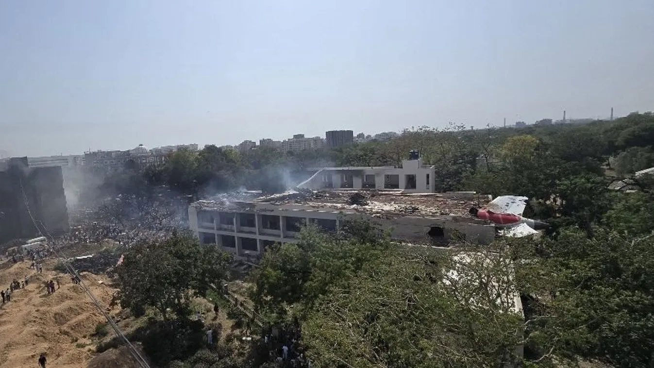 Már 270 halálos áldozata van az Air India légikatasztrófájának Kép