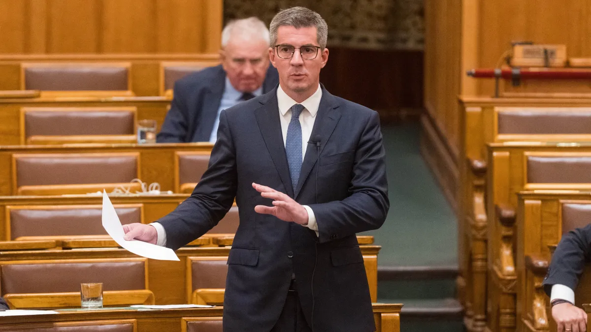 Őszre halasztják az átláthatósági törvény tárgyalását