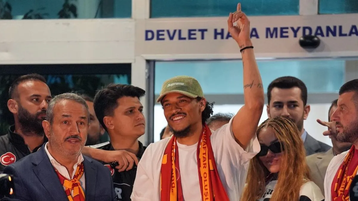 Veszélyben Sallai Roland helye? – világsztárt igazol a Galatasaray