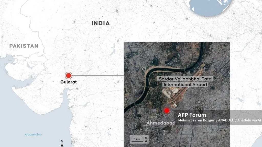 ANKARA, TURKIYE - JUNE 12: An infographic titled "London-bound Air India plane, carrying 242 passengers, crashes in western Gujarat" created in Ankara, Turkiye on June 12, 2025. Mehmet Yaren Bozgun / Anadolu (Photo by Mehmet Yaren Bozgun / Anadolu via AFP)