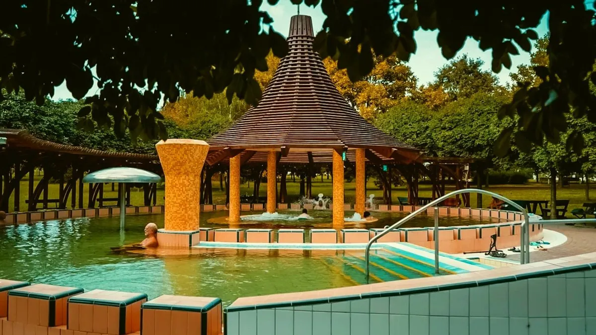 Ma nyit egy Balaton-közeli termálfürdő, az első nap ingyenesen csobbanhatunk