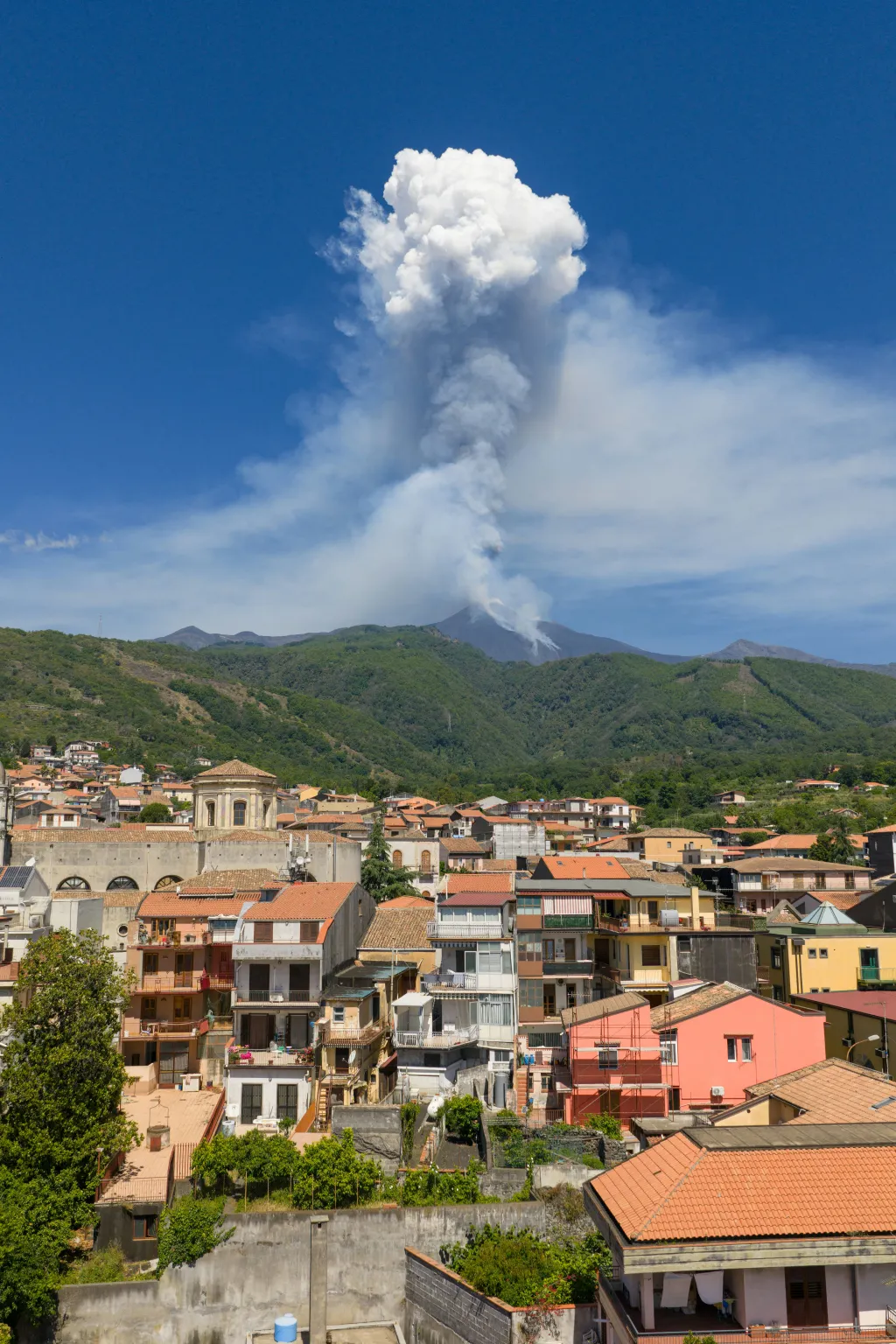 Vulkánkitörés Olaszországban, VulkánkitörésOlaszországban, Etna, Szicília