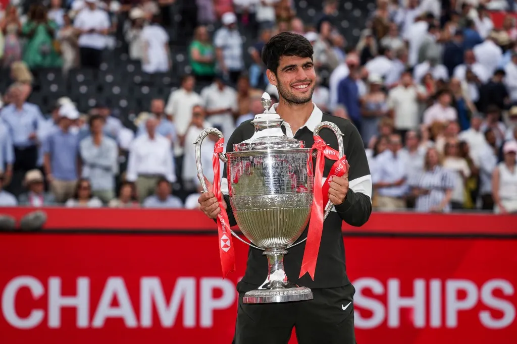 Spain's Carlos Alcaraz celebrates with the trophy after winning against Czech Republic's Jiri Lehecka in their men's singles final tennis match at the HSBC ATP tennis Championships at Queen's Club in west London on June 22, 2025. (Photo by Adrian Dennis / AFP)