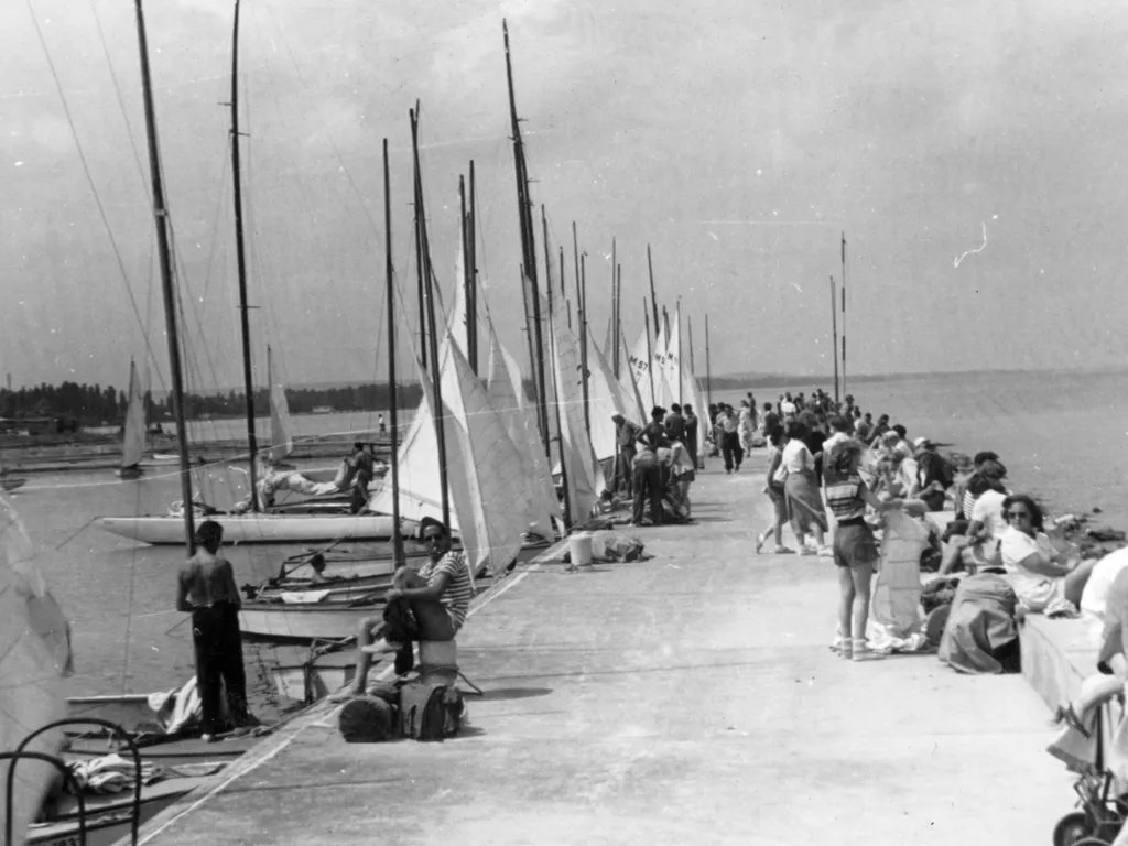 Nézze meg képeinket a régi balatoni nyaralások, régibalatoninyaralások, strand, strandolás, archív, galéria, 2025