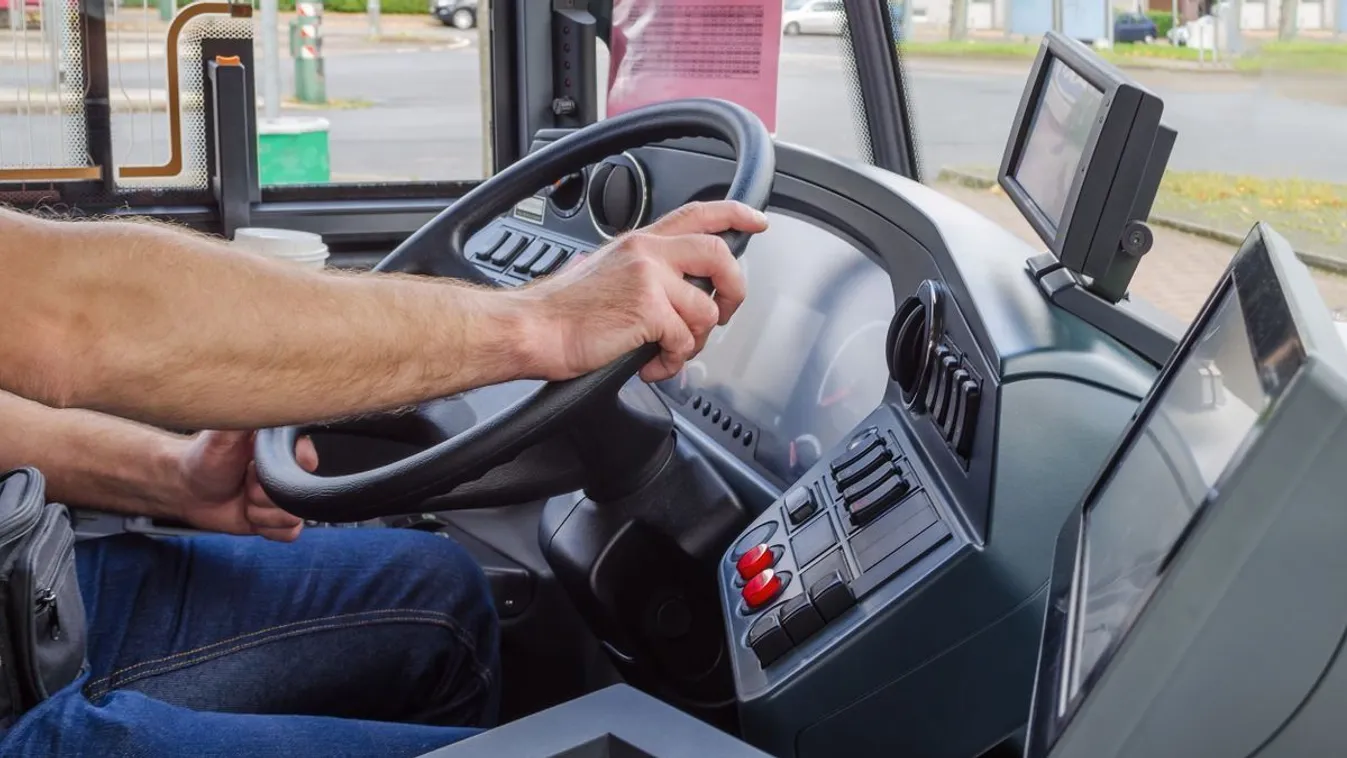 Elképesztő felelőtlenség: 30 gyereket szállított a részeg buszsofőr Kép