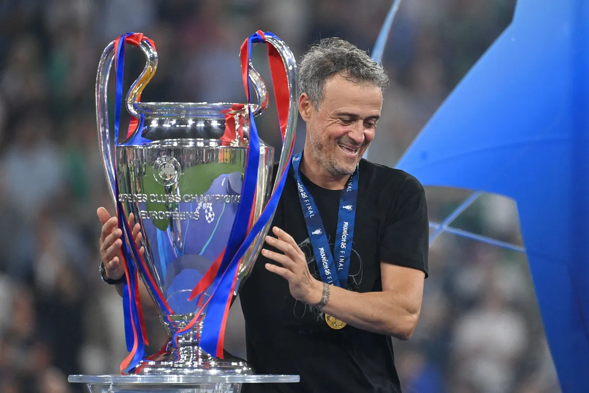 coach Luis ENRIQUE (PSG) with cup, trophy, award ceremony, football UEFA Champions League final Paris Saint-Germain (PSG) - Inter Milan 5-0, on May 31, 2025 at the Munich Football Arena, ? (Photo by Frank Hoermann/SVEN SIMON / Sven Simon / dpa Picture-Alliance via AFP)