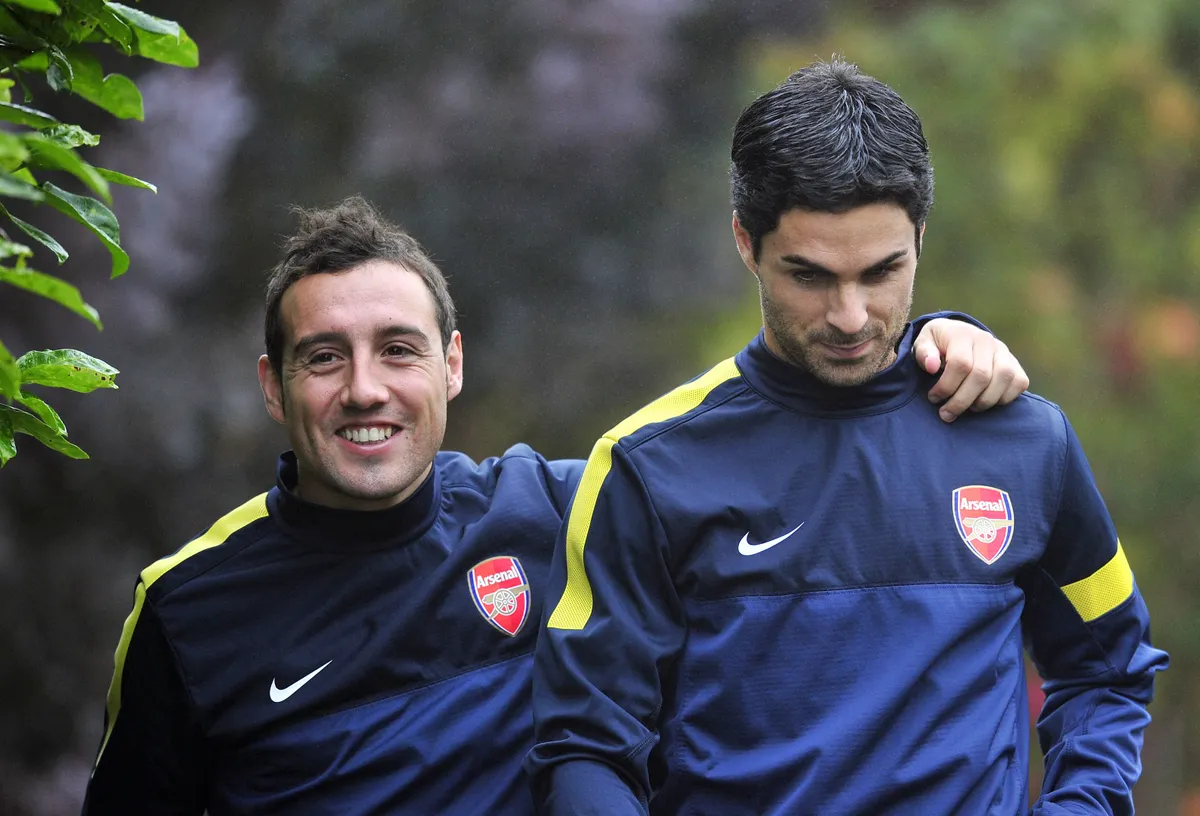 Arsenal's Spanish midfielder Santi Cazorla (L) and Spanish midfielder Mikel Arteta (R) attend training for the forthcoming UEFA Champions League group B football match against FC Schalke 04 at Arsenal's training ground, London Colney, North London, England on October 23, 2012. AFP PHOTO/GLYN KIRK (Photo by GLYN KIRK / AFP)