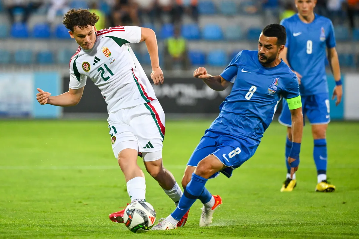 Baku, 2025. június 10.
Tóth Alex (b) és az azeri Sabuhi Abdullazade az Azerbajdzsán - Magyarország barátságos labdarúgó-mérkőzésen Bakuban, a Dalga Arenában 2025. június 10-én.
MTI/Czeglédi Zsolt