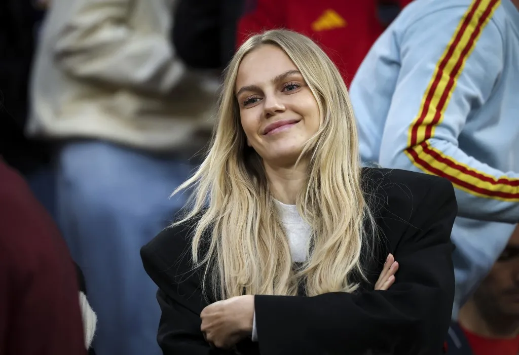 barátnő 08 June 2025, Bavaria, Munich: Soccer: Nations League A, Portugal - Spain, play-off round, final, Munich Football Arena, Laura Schmitt (Laura Abla), girlfriend of soccer player Dani Olmo, in the stands before the game Photo: Christian Charisius/dpa (Photo by CHRISTIAN CHARISIUS / dpa Picture-Alliance via AFP)