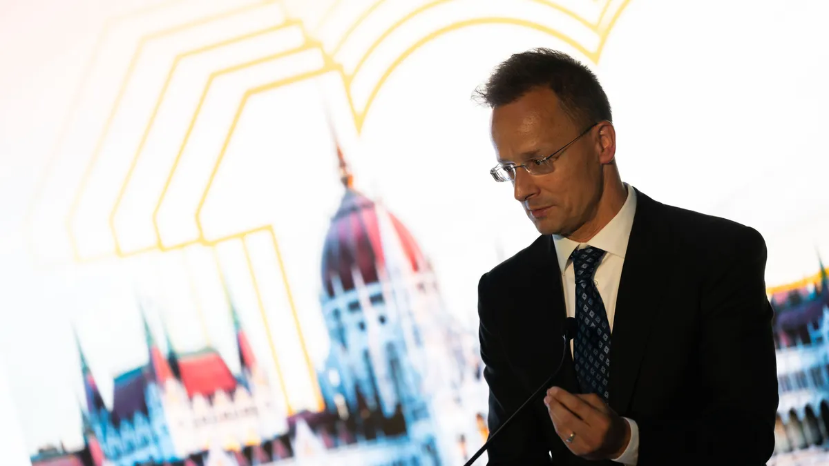 Szijjártó Péter: A kormány újabb tizenhárom magyar állampolgárt evakuált Jordániából