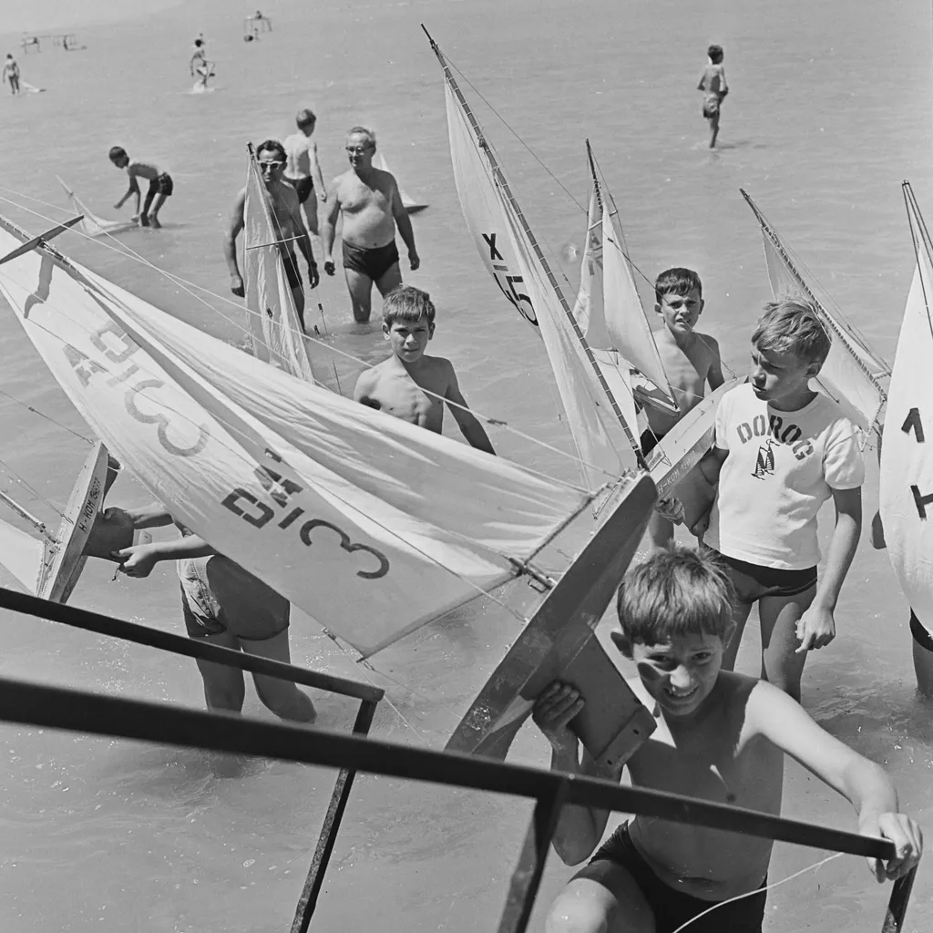 Nézze meg képeinket a régi balatoni nyaralások, régibalatoninyaralások, strand, strandolás, archív, galéria, 2025