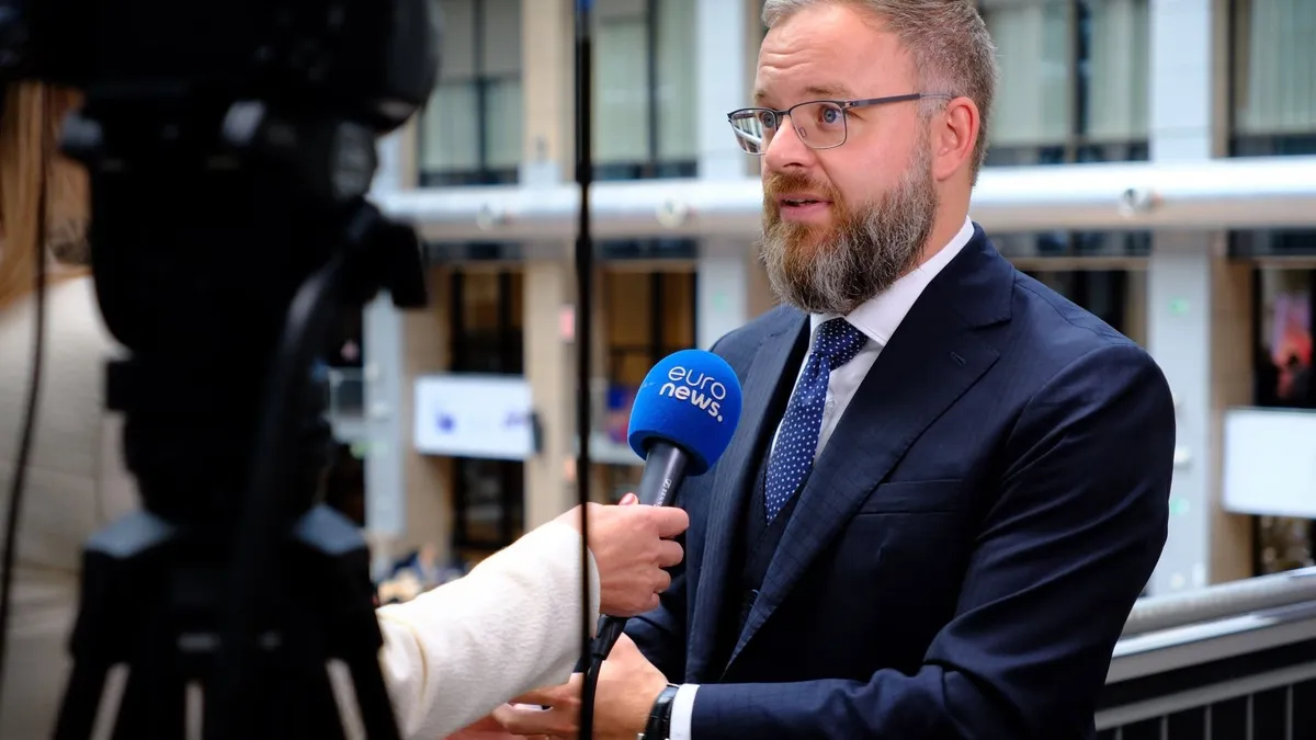 Orbán Balázs az Euronews-nak: Szuverén joguk eldönteni, hogy mikor és kit engednek be az EU-ba