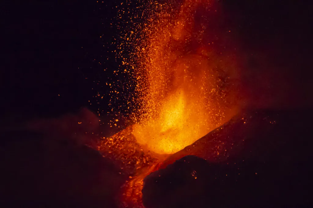 Vulkánkitörés Olaszországban, VulkánkitörésOlaszországban, Etna, Szicília