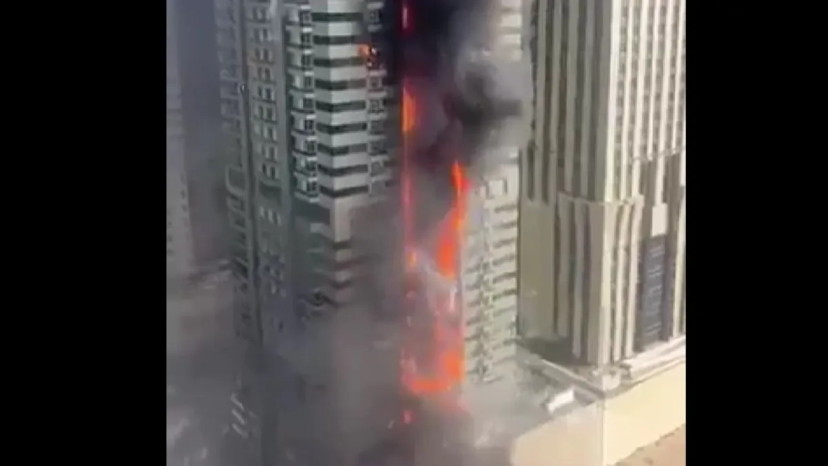 Brutális lángokkal égett egy toronyház – videó