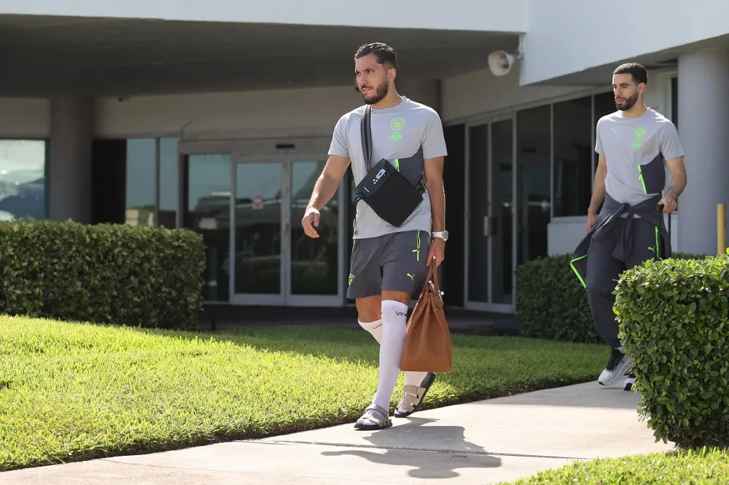 FORT LAUDERDALE, FLORIDA - JUNE 12: Rayan Cherki #29 of Manchester City arrives at Fort Lauderdale-Hollywood International Airport prior to the 2025 FIFA Club World Cup on June 12, 2025 in Fort Lauderdale, Florida. Leonardo Fernandez/Getty Images/AFP (Photo by Leonardo Fernandez / GETTY IMAGES NORTH AMERICA / Getty Images via AFP)