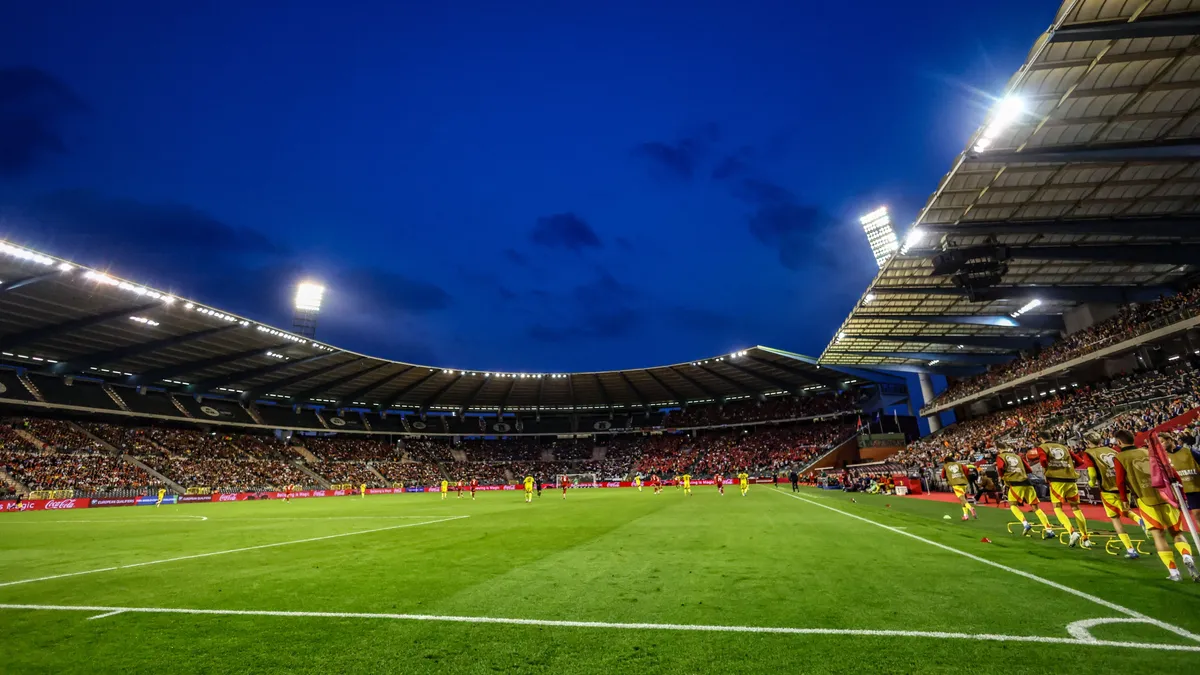 Az NL-tragédia után újabb szurkoló zuhant le a lelátóról