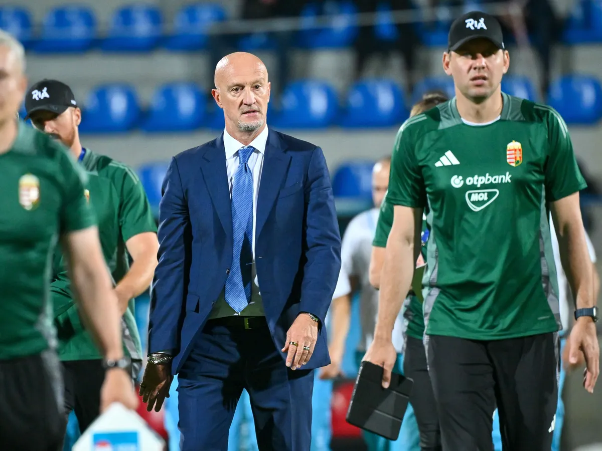 Baku, 2025. június 10.
Marco Rossi szövetségi kapitány (k) és Szalai Ádám pályaedző (j) az Azerbajdzsán - Magyarország barátságos labdarúgó-mérkőzésen Bakuban, a Dalga Arenában 2025. június 10-én.
MTI/Czeglédi Zsolt