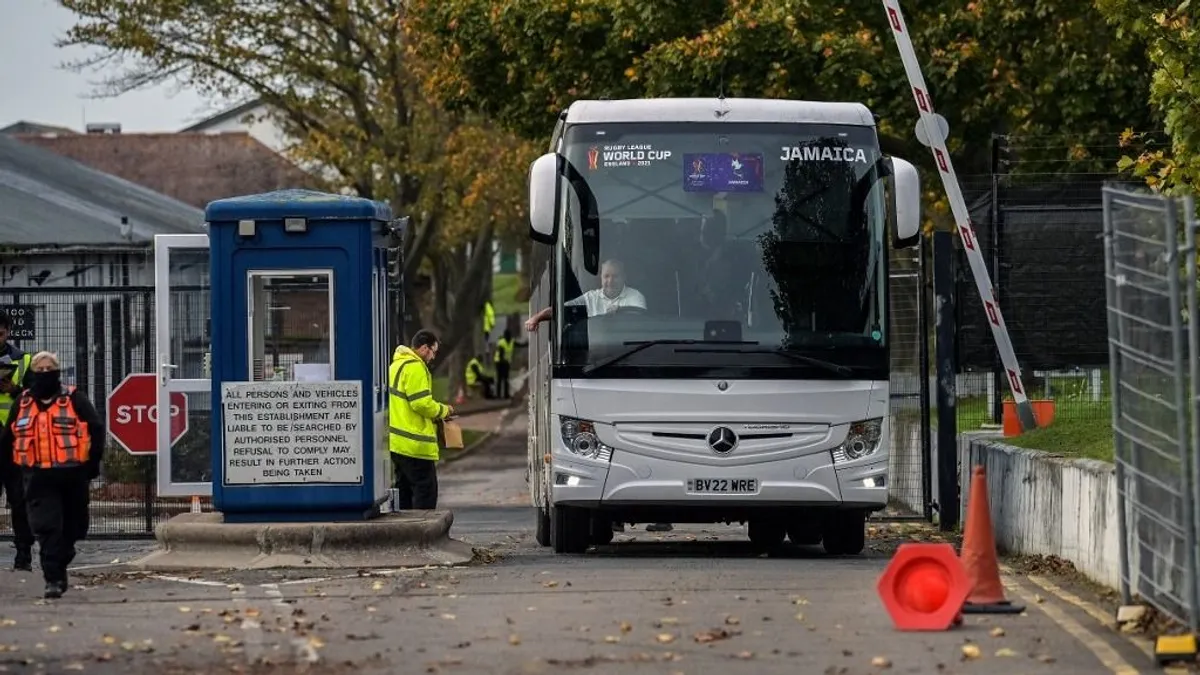 Titkolózás, félelem és káosz: döbbenetes vallomások egy brit migránstáborból