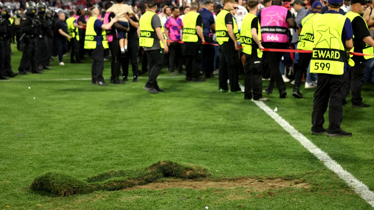 A PSG-szurkolók a legfontosabb dolgot vitték el a Bayern stadionjából – videó