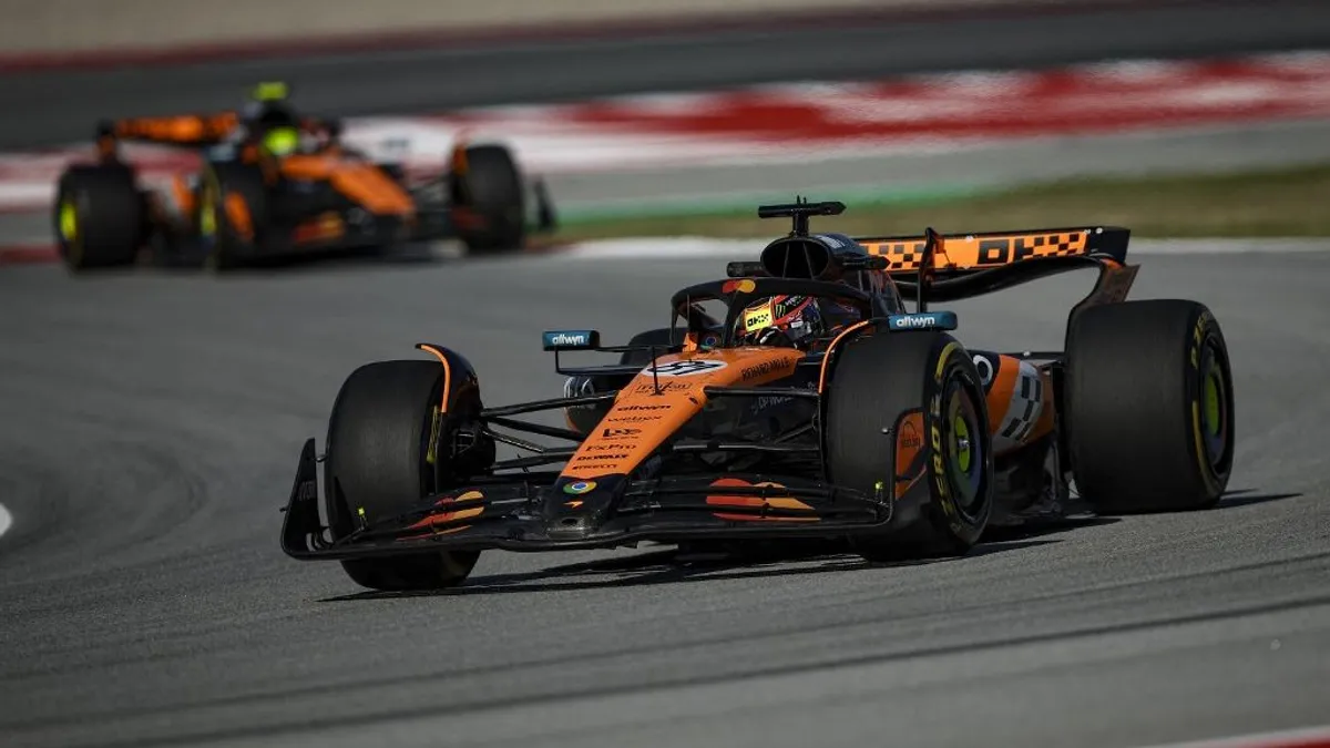 Verstappen teheti tönkre Piastri és Norris elképesztő csatáját Barcelonában – ÉLŐ