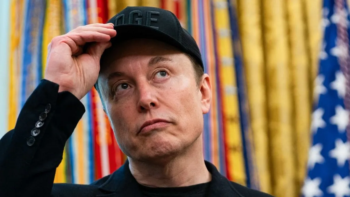 Elképesztő pénzt bukott egy nap alatt Elon Musk