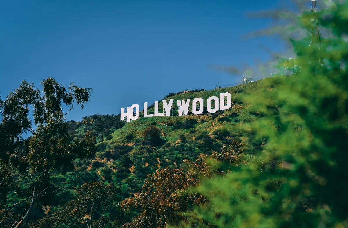 filmforgatás sopronban illusztráció, Hollywood egyik ikonikus fotója: Sophia Loren és Jayne Mansfield "rivalizálásáról" és karrierjérőlHollywood, film, szórakoztatóipar, színész, színésznő