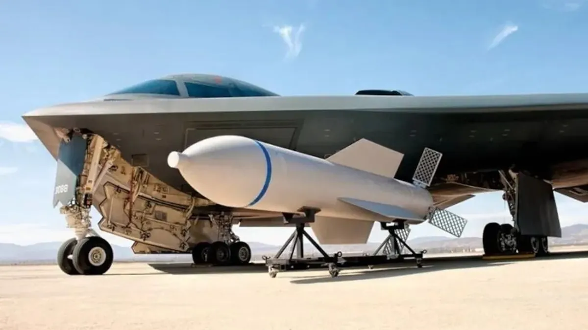 Szupermodern és méregdrága – fotókon az Iránt megtámadó amerikai bombázók, rakéták és fegyverek