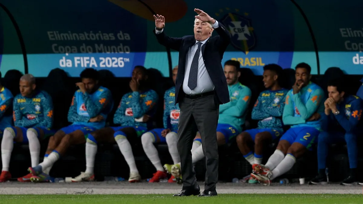 Carlo Ancelotti nyaral, klub-vb-t néz, majd hetven játékos közül válogat