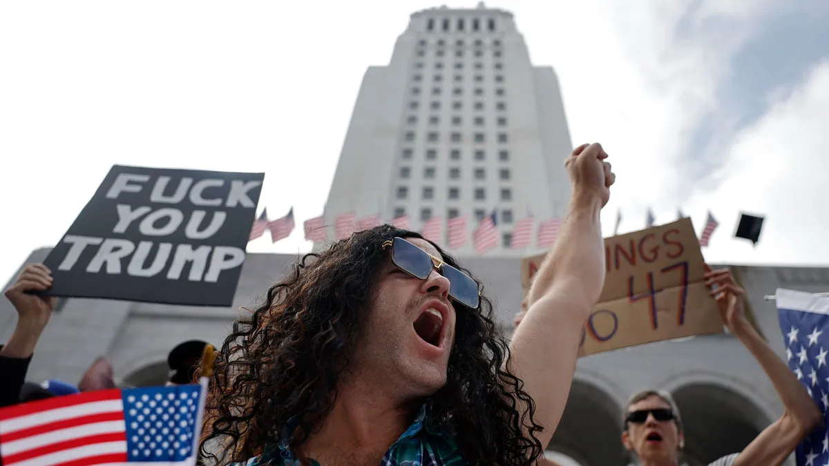 Erőszak és erőszak – képeken a Los Angeles-i tüntetéshullám