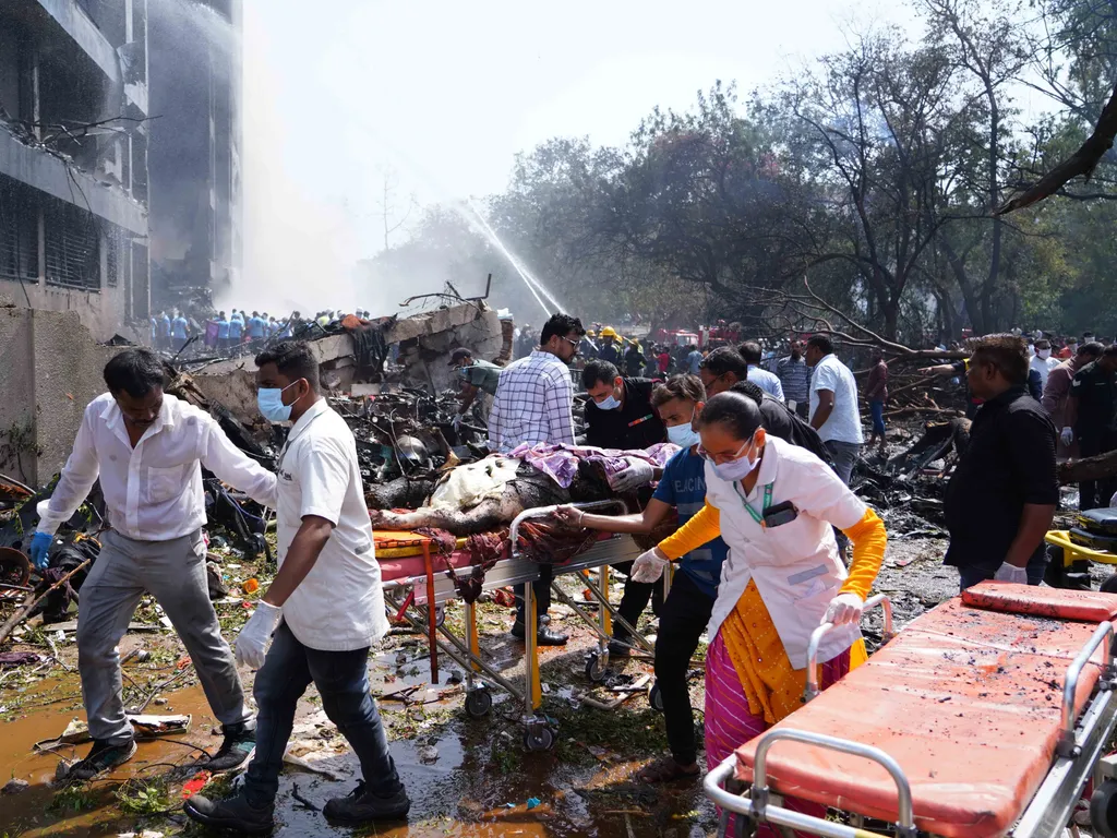 utasszállító repülőgép repülőgép, baleset, lezuhant, repülőgépbaleset, India, Air India, Air India 171-es járat, 2025.06.12., Indiarepülőgépbaleset, Ahmadábád, 2025. június 12.
Repülőgépdarabok a baleset helyszínén a Gudzsarát állambeli Ahmadábádban 2025.