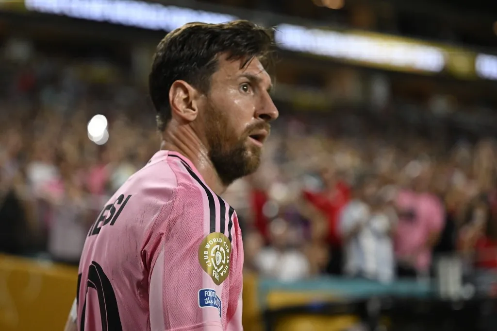 klubvilágbajnokság MIAMI, USA – JUNE 15: Lionel Messi of Inter Miami gestures during the FIFA Club World Cup opening match between Al Ahly SC and Inter Miami CF at Hard Rock Stadium in Miami, United States on June 15, 2025 Miguel J. Rodriguez Carrillo / Anadolu (Photo by Miguel J. Rodriguez Carrillo / Anadolu via AFP)