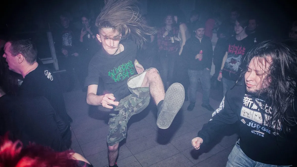 Rockkoncertek alatt is bekapcsolhat az okosórák vészhelyzeti segélyhívója
