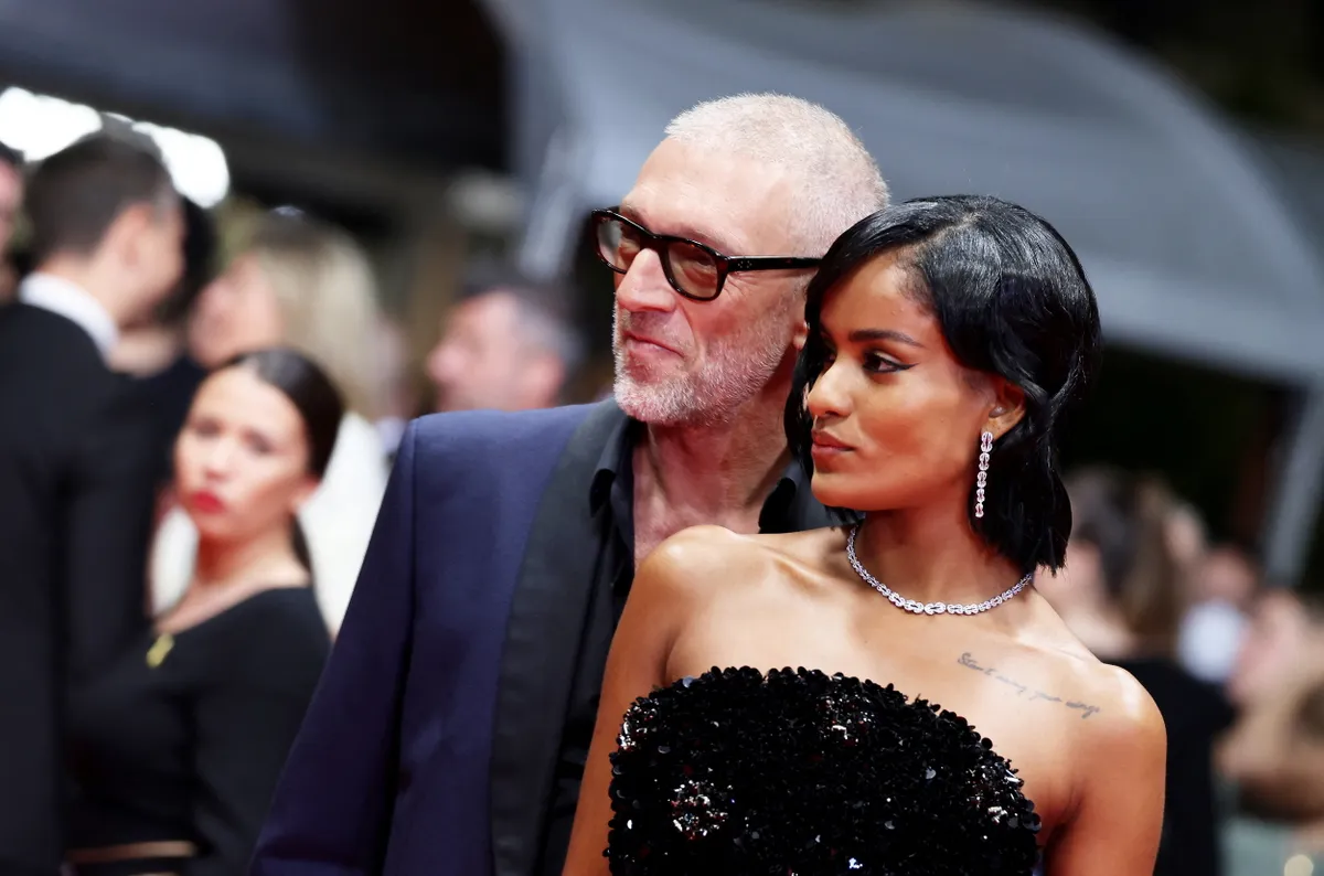 Naissance - Vincent Cassel est papa pour la quatrième fois d'un petit garçon prénommé Caetano - Vincent Cassel et sa compagne Narah Baptista - Montée des marches du film « Parthenope » lors du 77ème Festival International du Film de Cannes, au Palais des Festivals à Cannes. Le 21 mai 2024 © Jacovides-Moreau / Bestimage Red carpet of the movie « Parthenope » during the 77th Cannes International Film Festival at the Palais des Festivals in Cannes, France. On may 21th 2024