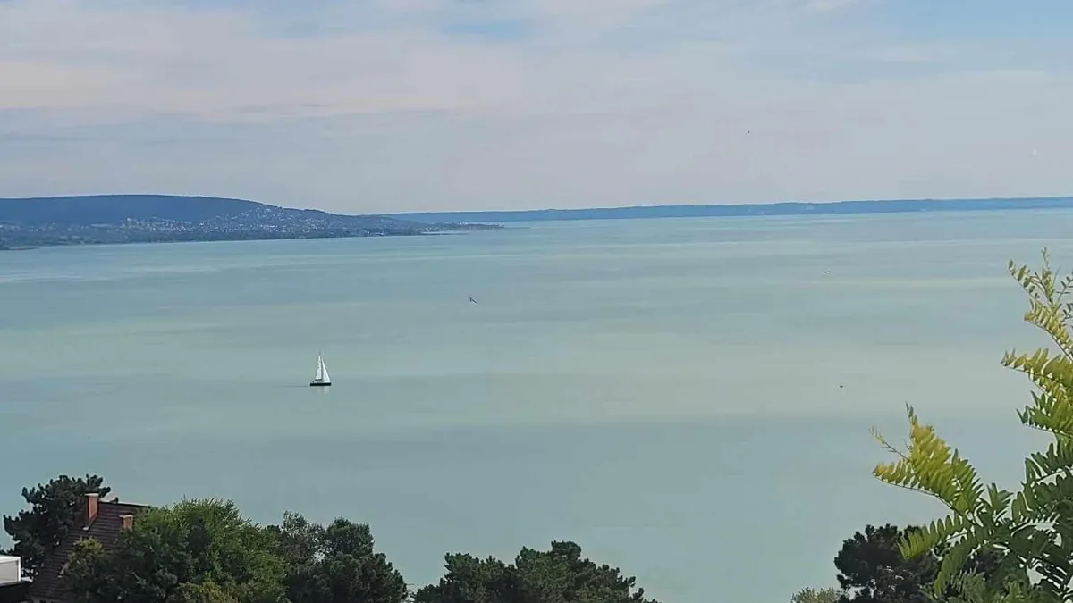 Ha így folytatódik, átsétálhatunk a Balatonon vagy a Velencei-tavon