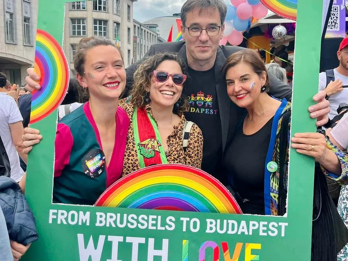 Karácsony Gergely, Budapest főpolgármestere a Brussels Pride résztvevőivel Brüsszelben (kép forrása: Facebook/KaracsonyGergely) 