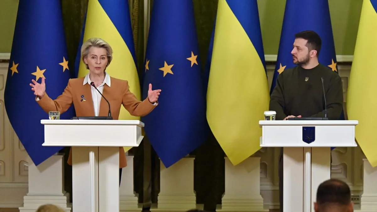 Brüsszel a bajt hozza Ukrajnával Európára, fegyverek és bűnözők jelenhetnek meg az EU-ban mindenhol