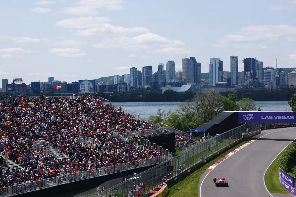 Forma-1 MONTREAL, QUEBEC - JUNE 13: Charles Leclerc of Monaco driving the (16) Scuderia Ferrari SF-25 on track during practice ahead of the F1 Grand Prix of Canada at Circuit Gilles-Villeneuve on June 13, 2025 in Montreal, Quebec.   Clive Rose/Getty Images/AFP (Photo by CLIVE ROSE / GETTY IMAGES NORTH AMERICA / Getty Images via AFP)