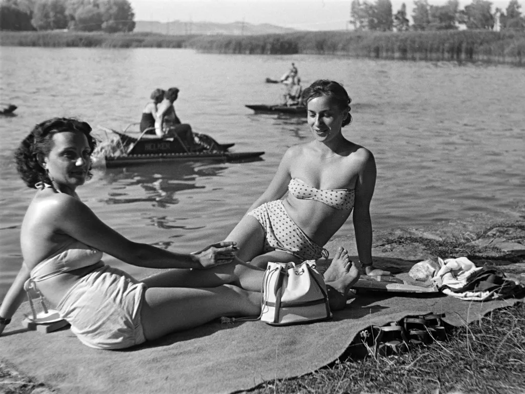 Nézze meg képeinket a régi balatoni nyaralások, régibalatoninyaralások, strand, strandolás, archív, galéria, 2025
