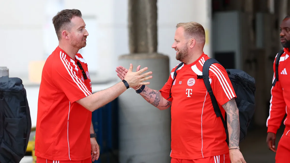 A Bayern München edzését egy kutya és egy egér zavarták meg – fotó
