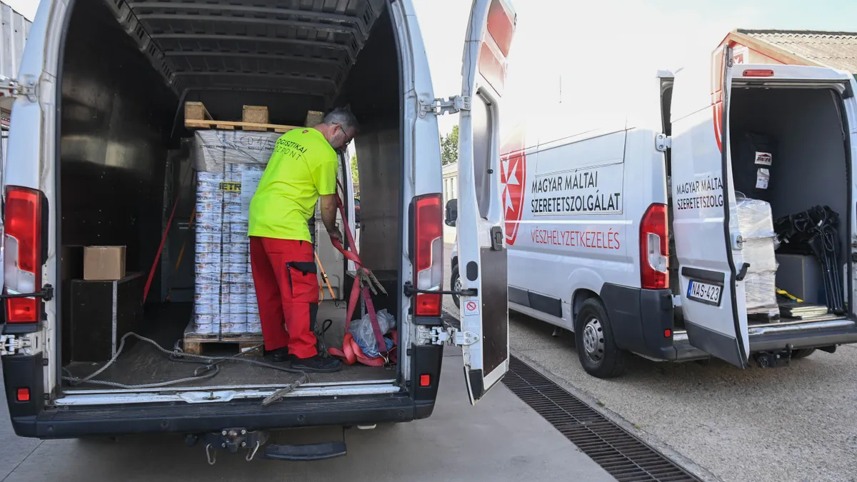 Elindult a Máltai Szeretetszolgálat első segélyszállítmánya az árvíz sújtotta Erdélybe