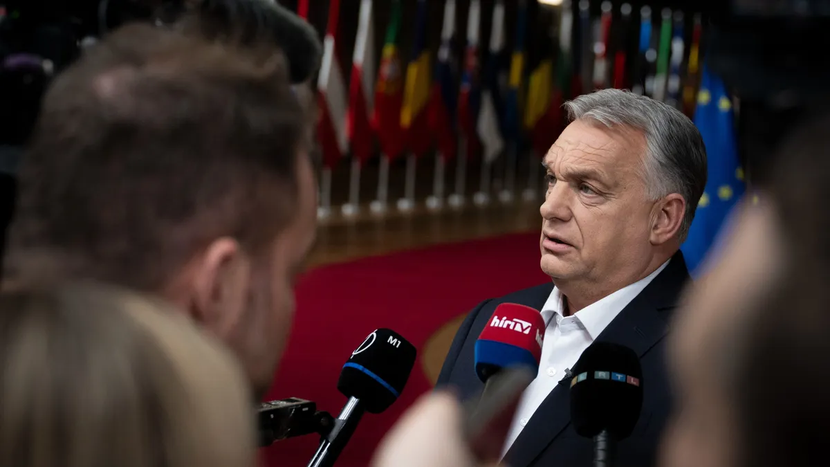 Orbán Viktor úton Hágába: a NATO-csúcs előtt exkluzív interjút adott Bohár Dánielnek