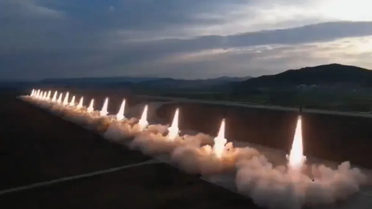 Észak-Korea rakétazáport indított Kína felé – videó
