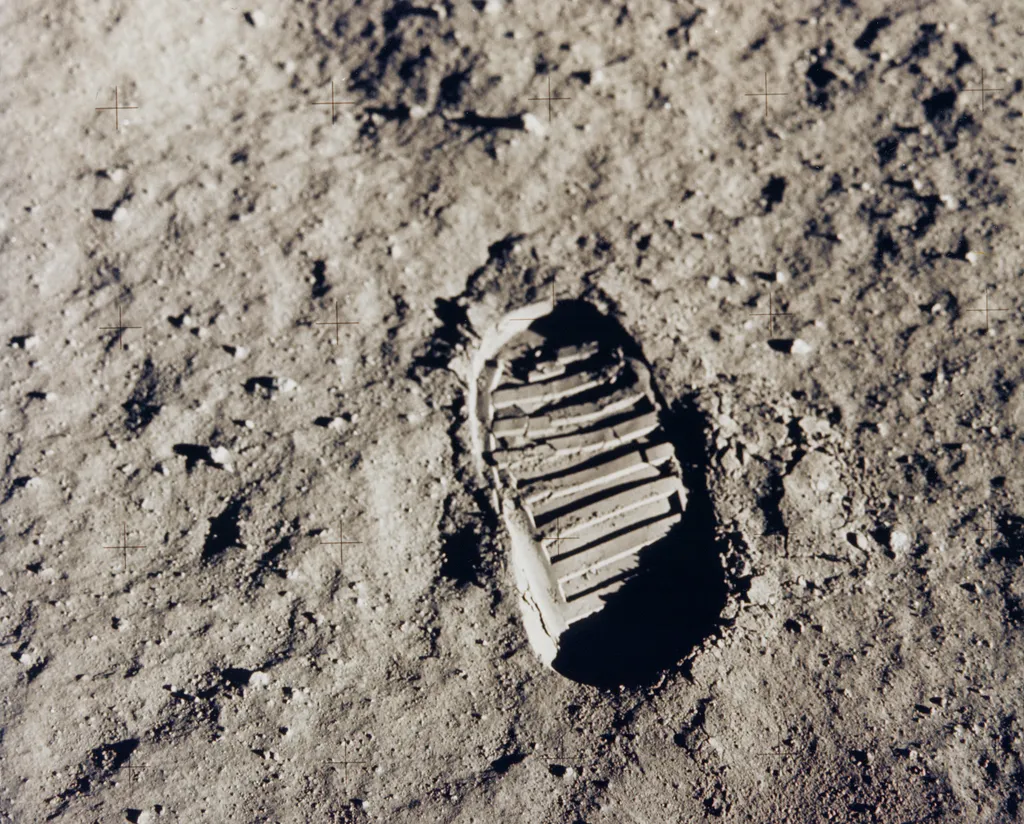 űrutazás, megérkezés, Holdra szállás, MIR, Neil Armstrong