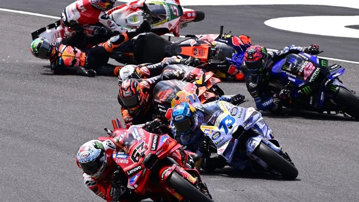 Elhárultak a jogi akadályok, egy kézbe kerül a Forma-1 és a MotoGP