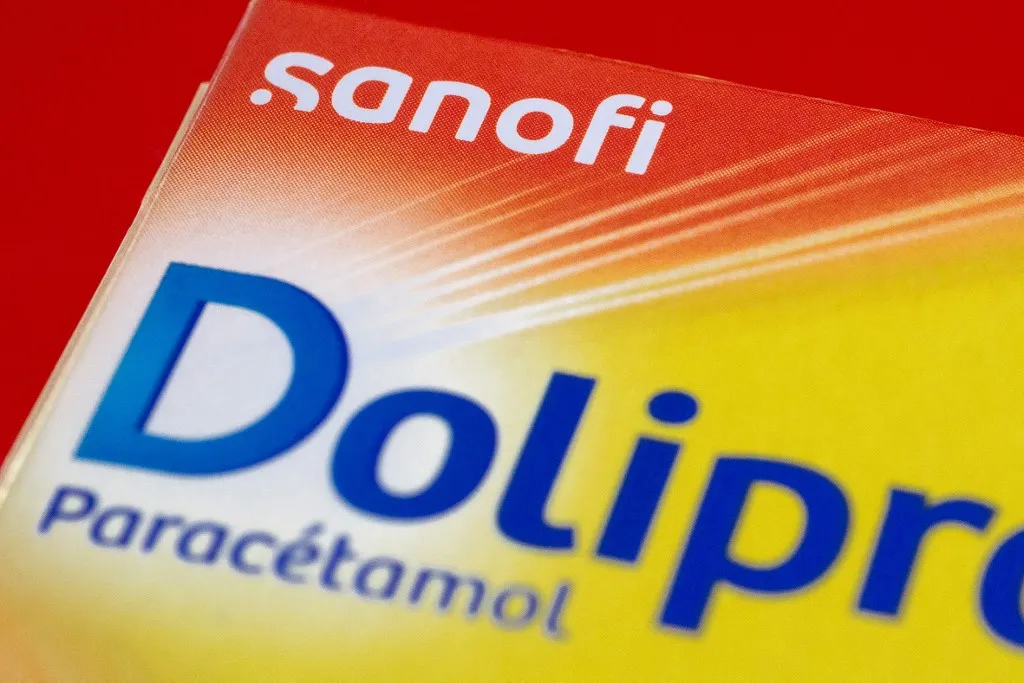 France, 2025-05-15. Illustrative image of a Sanofi medication box, with Sanofi appearing in large letters. Box of Paracetamol tablets, Doliprane 1000mg. Close-up. Photograph by Jean-Francois Fort / Hans Lucas.
France, 2025-05-15. Image d illustration d une boite de medicament du laboratoire Sanofi, Sanofi y apparait en grand. Boite de comprimes de Paracetamol, Doliprane 1000mg. Plan rapproche, gros plan. Photographie de Jean-Francois Fort / Hans Lucas. (Photo by Jean-François FORT / Hans Lucas via AFP)